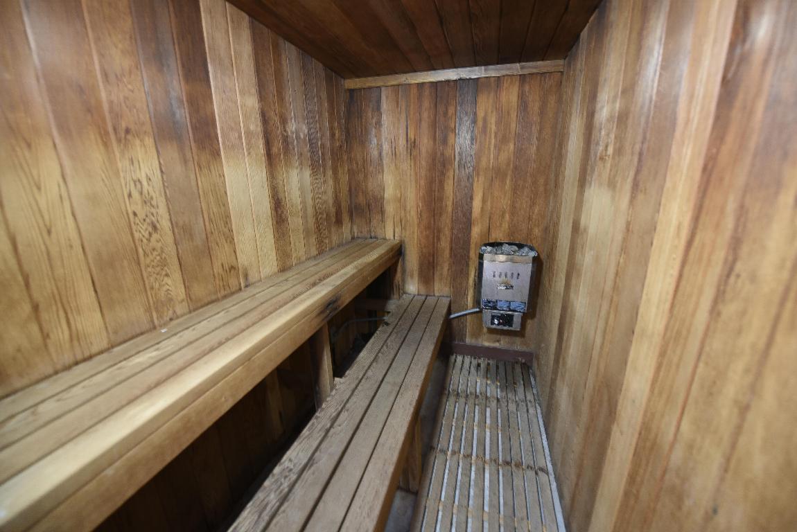 LA PALMA CONDOMINIUM - Residential