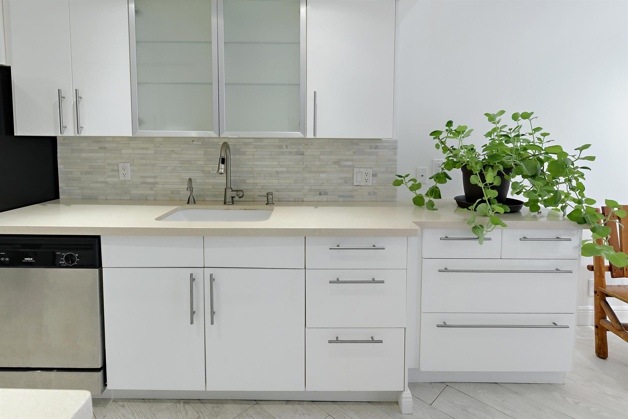 LA PALMA CONDOMINIUM - Residential