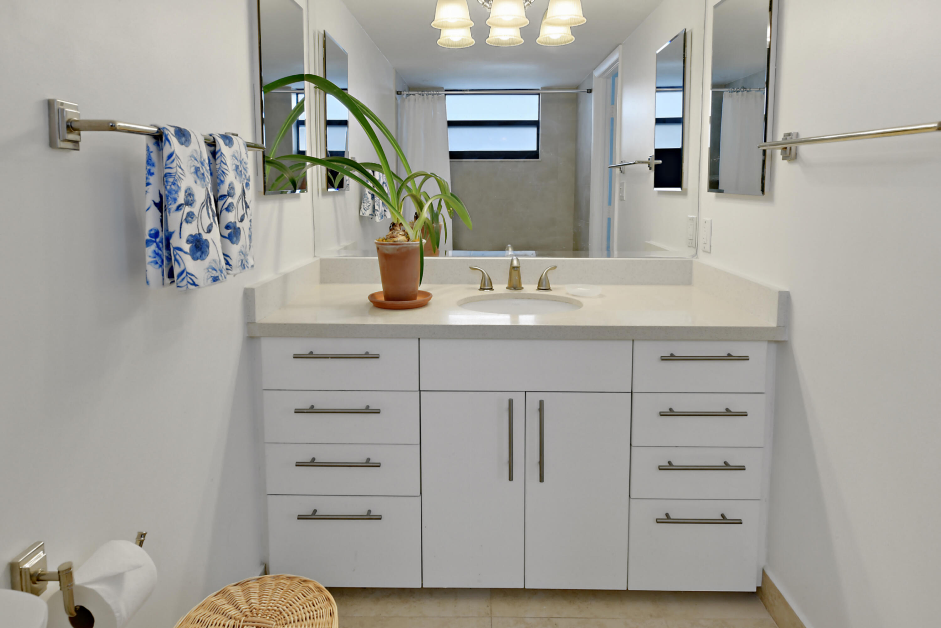 LA PALMA CONDOMINIUM - Residential