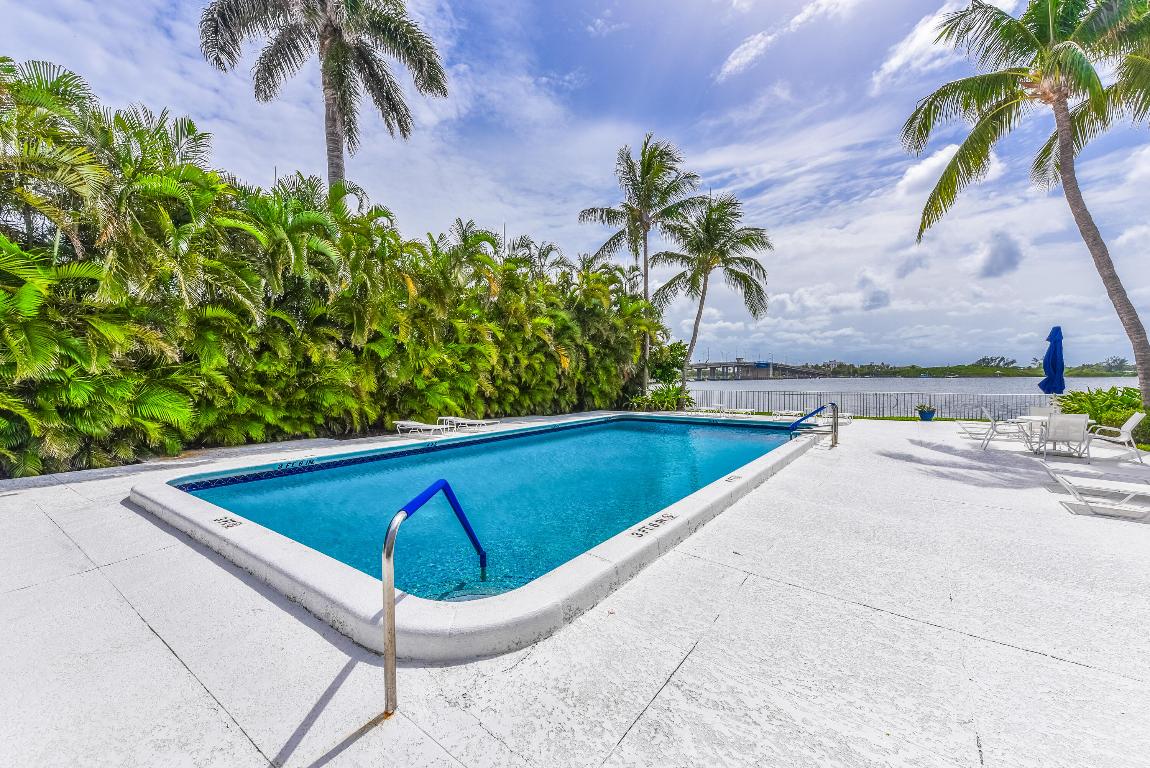 LA PALMA CONDOMINIUM - Residential