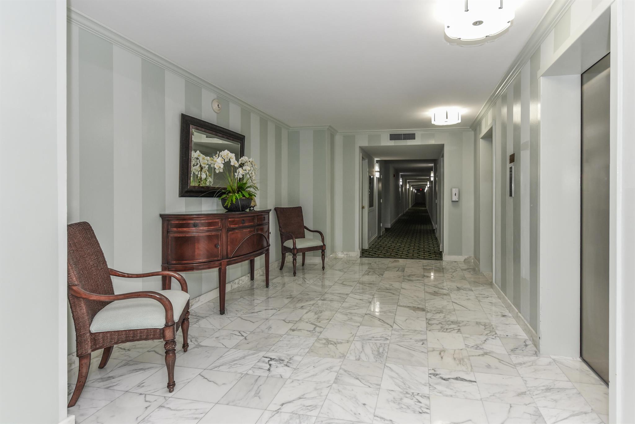 LA PALMA CONDOMINIUM - Residential