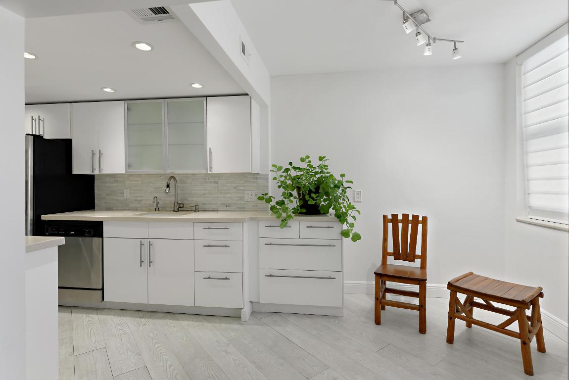 LA PALMA CONDOMINIUM - Residential