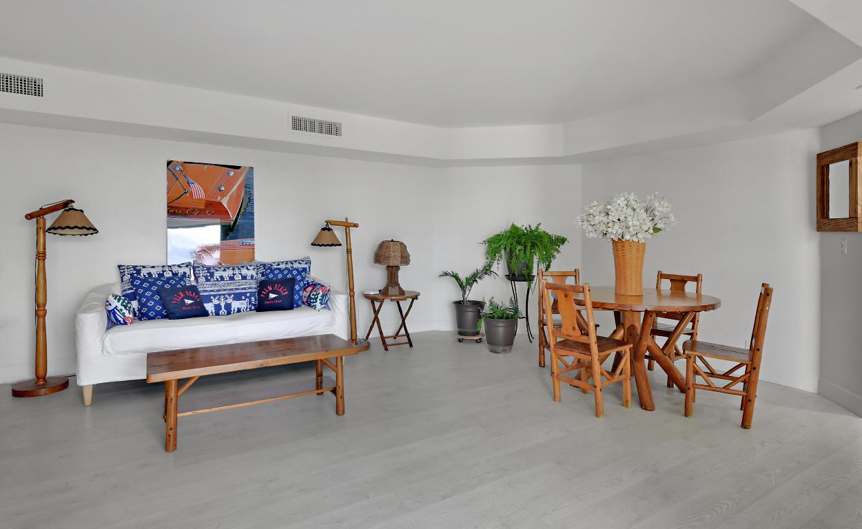 LA PALMA CONDOMINIUM - Residential