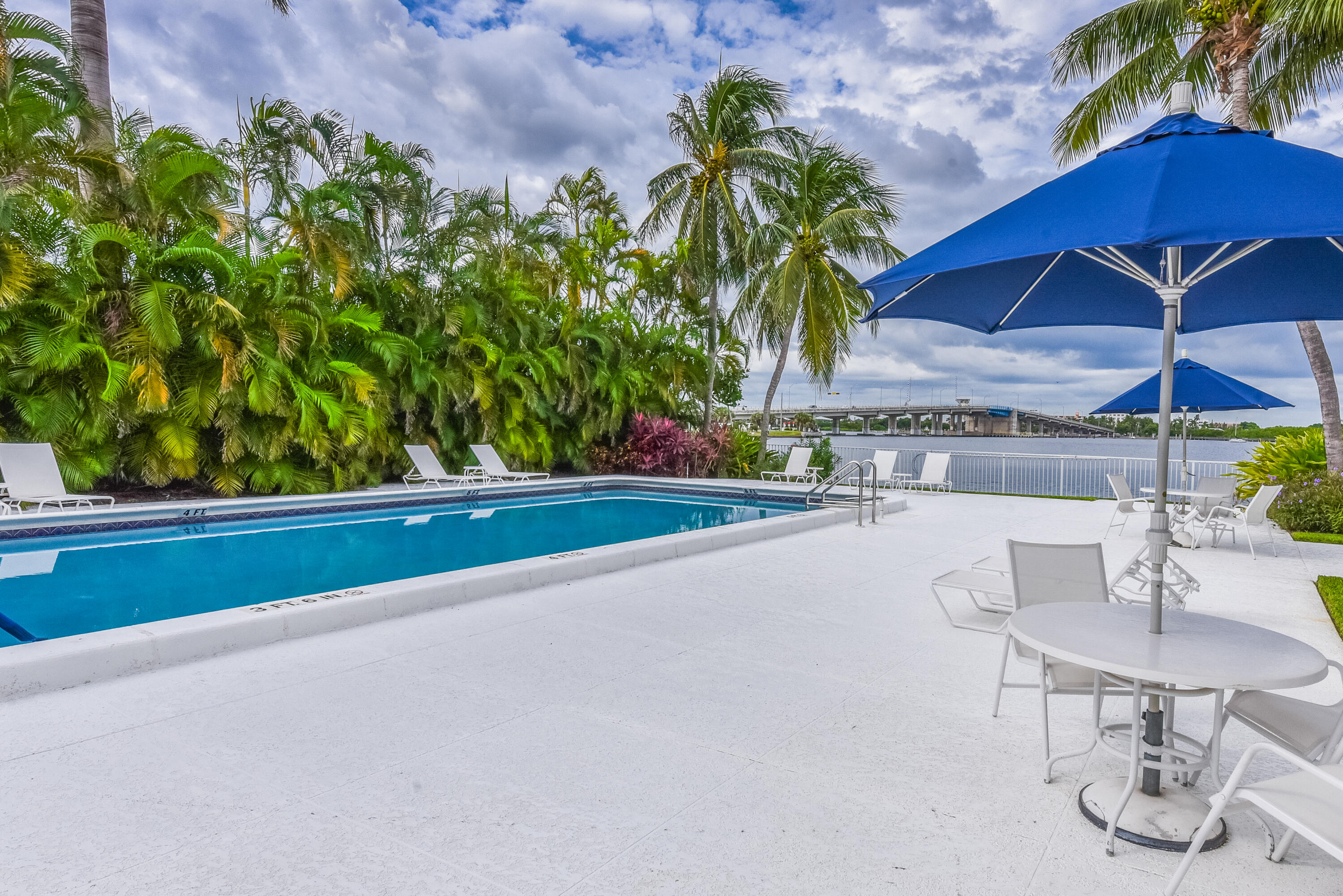 LA PALMA CONDOMINIUM - Residential