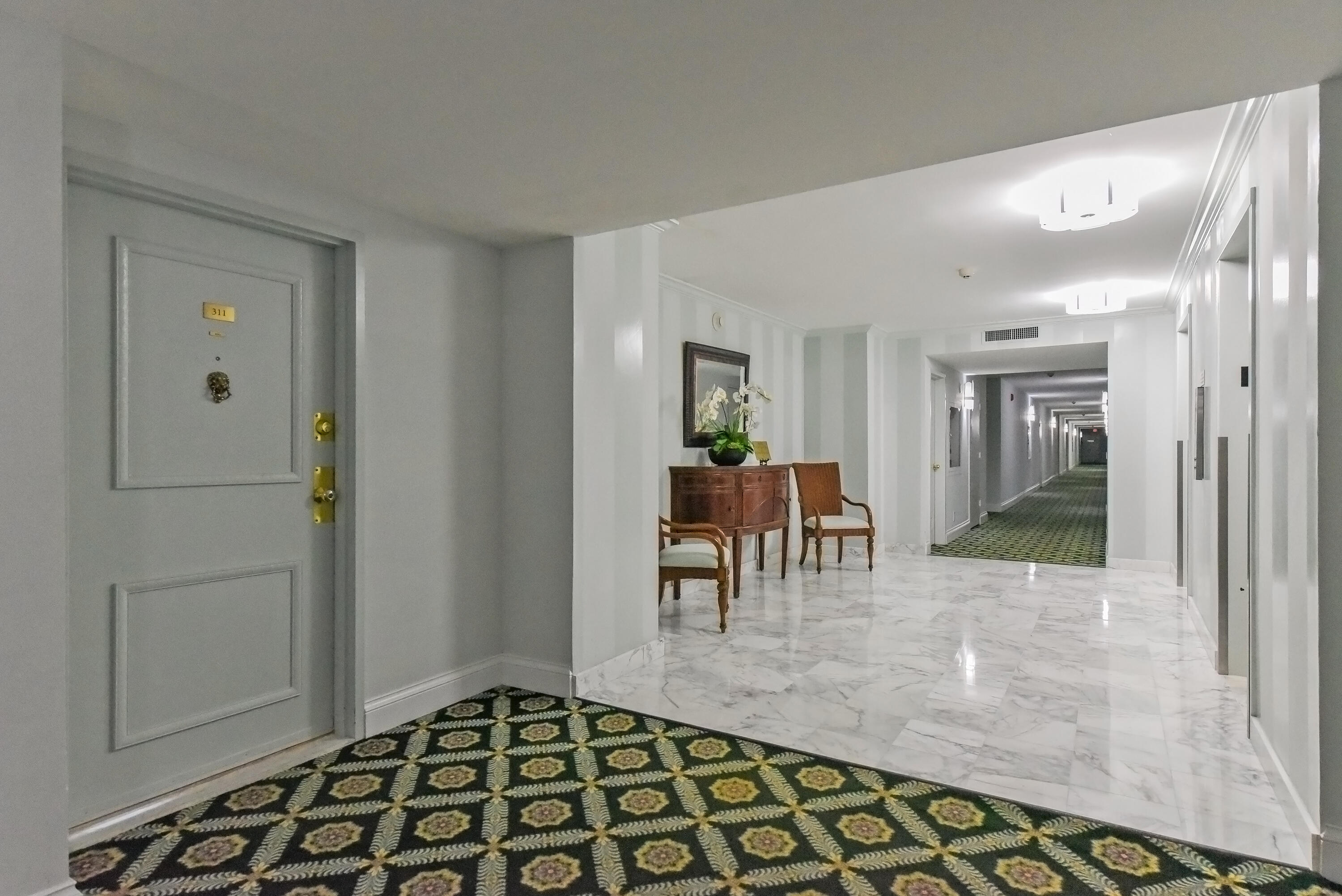 LA PALMA CONDOMINIUM - Residential