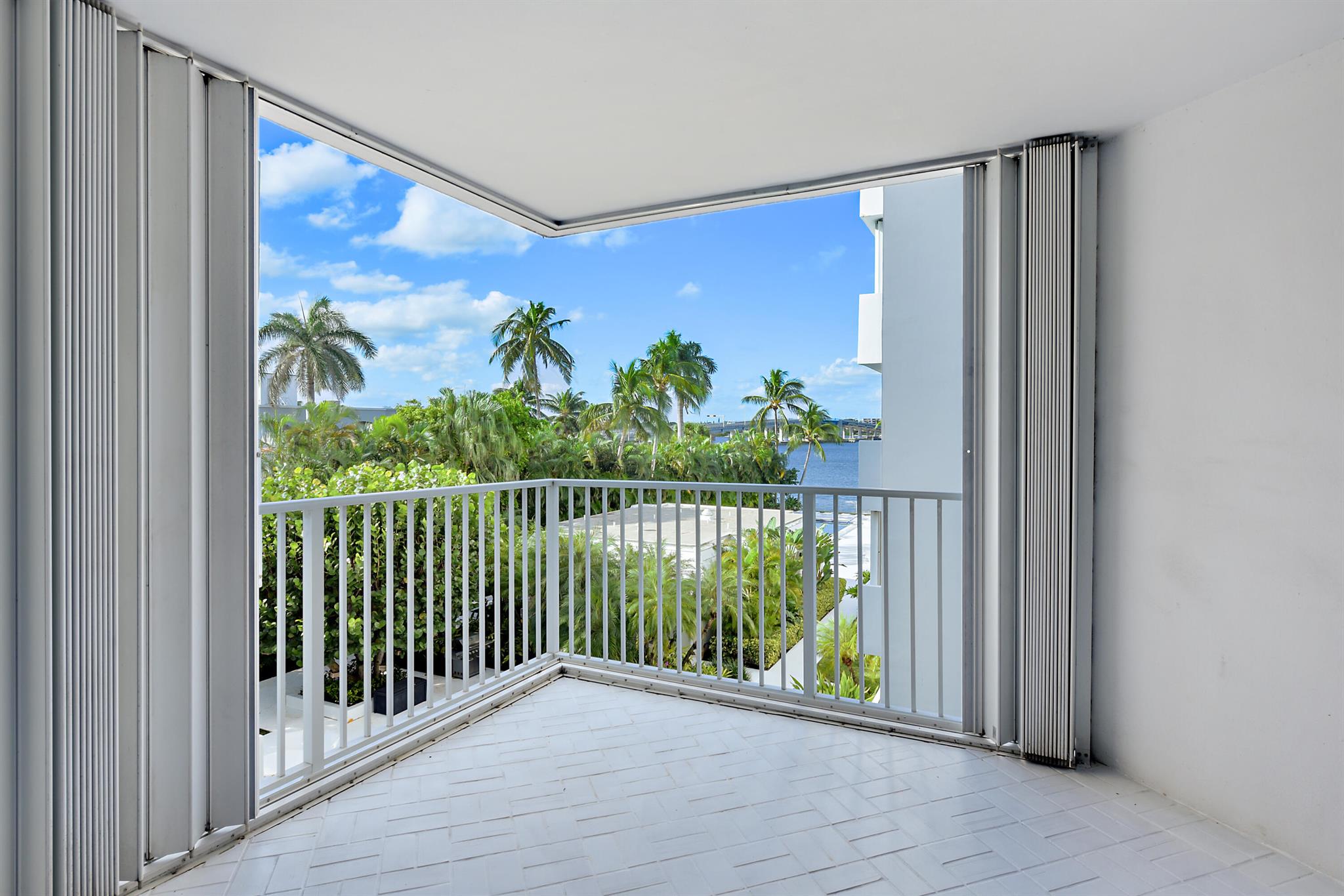 2860 S Ocean Boulevard 311