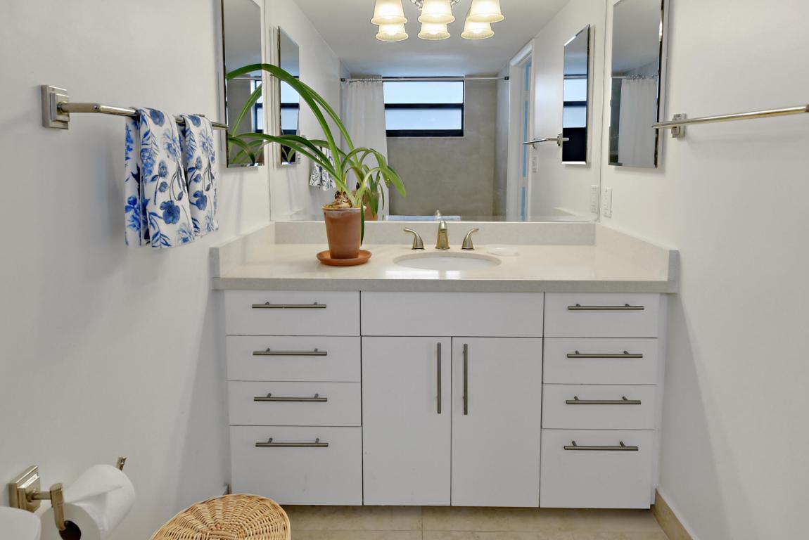 LA PALMA CONDOMINIUM - Residential