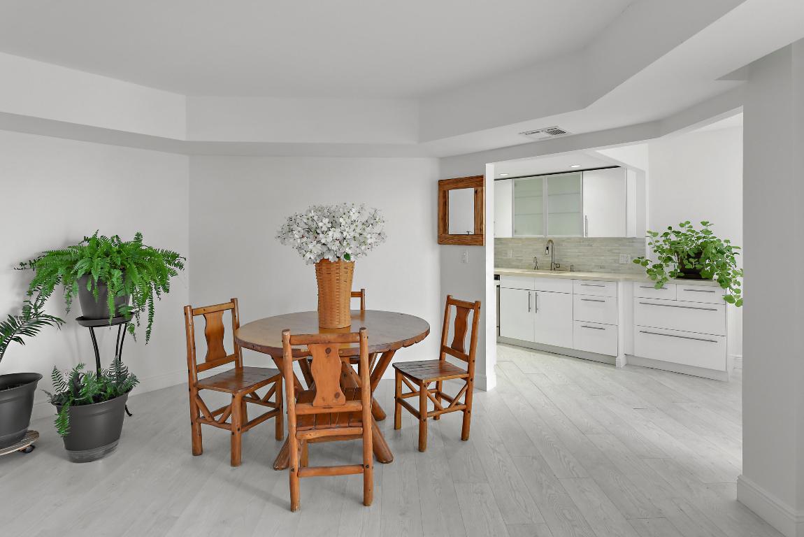 LA PALMA CONDOMINIUM - Residential