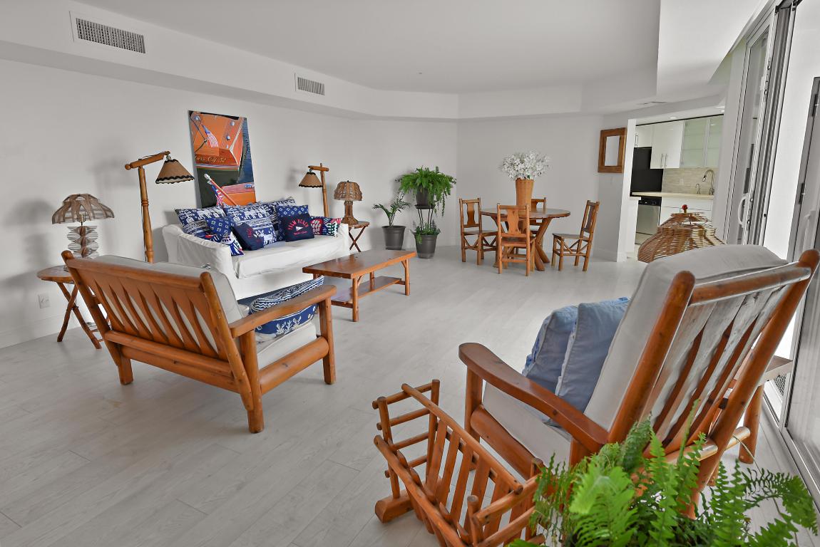 LA PALMA CONDOMINIUM - Residential