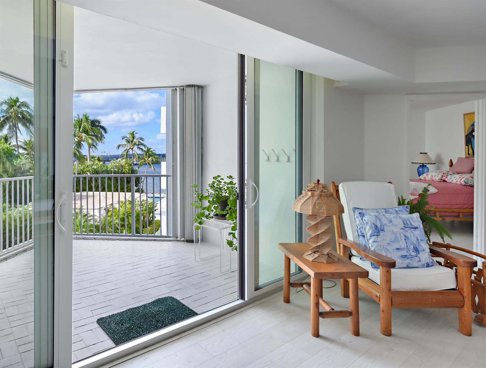 LA PALMA CONDOMINIUM - Residential