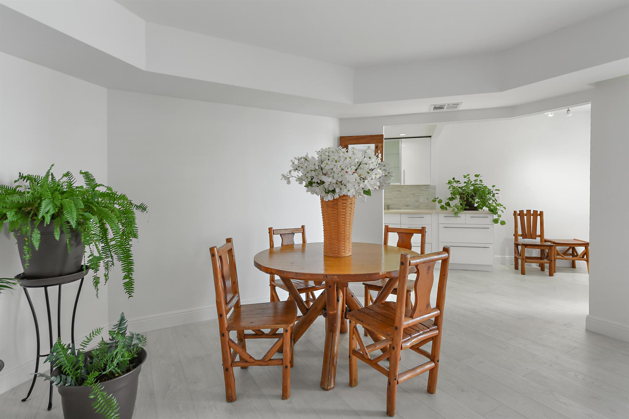 LA PALMA CONDOMINIUM - Residential