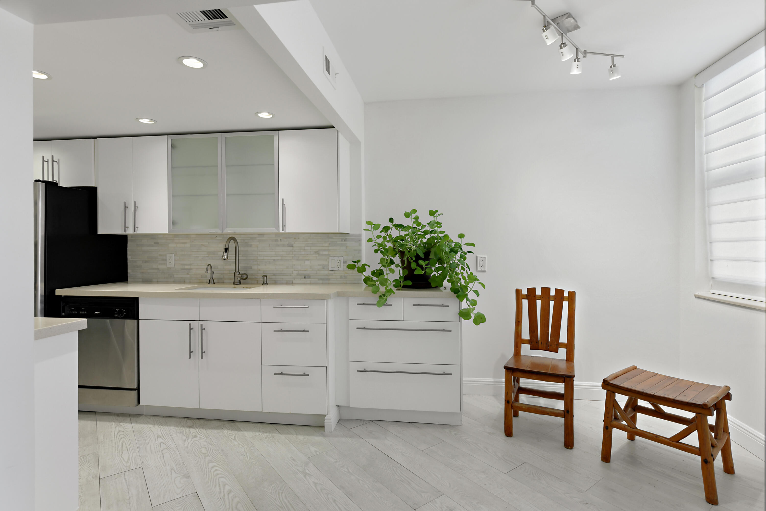 LA PALMA CONDOMINIUM - Residential