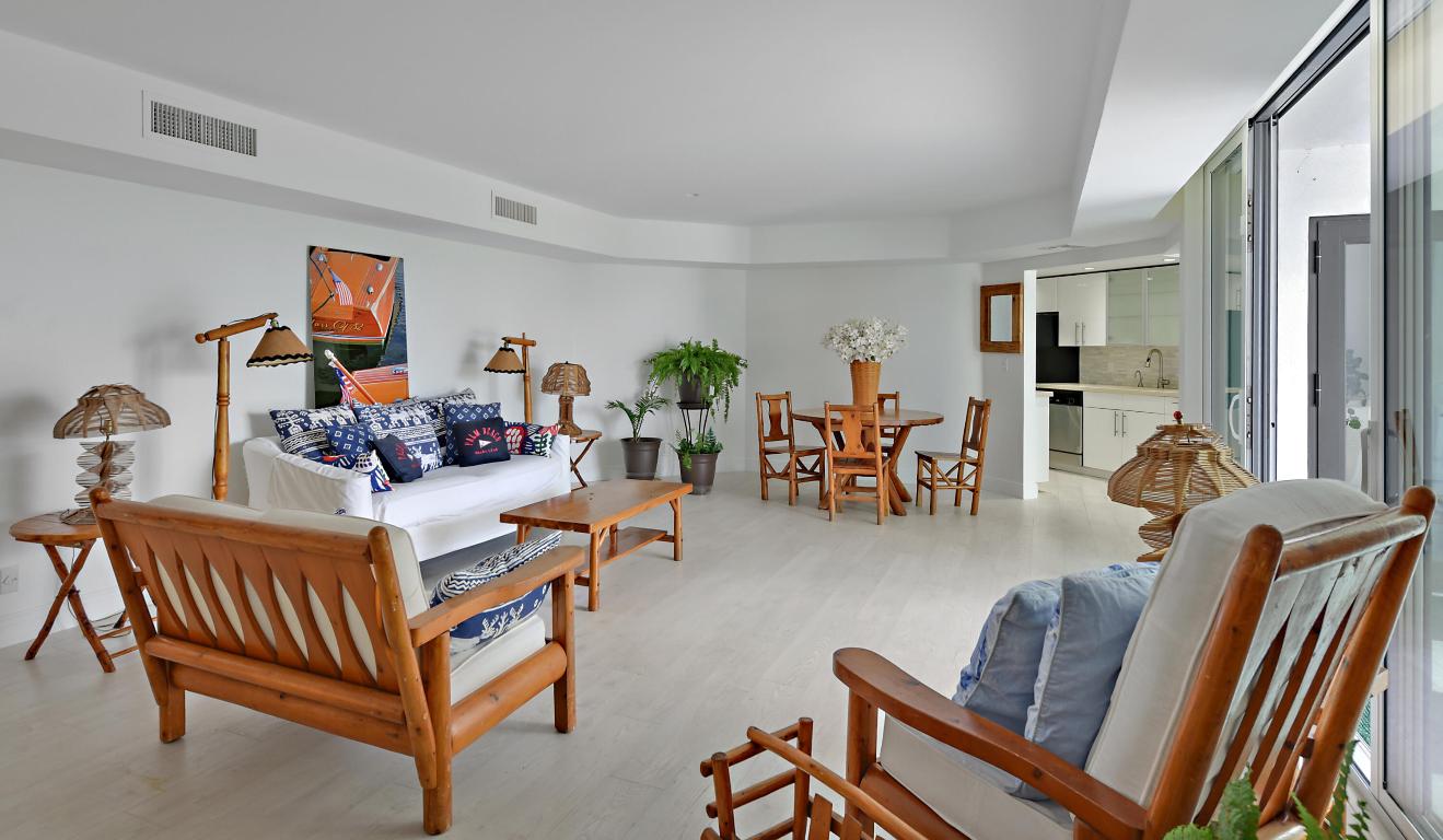 LA PALMA CONDOMINIUM - Residential