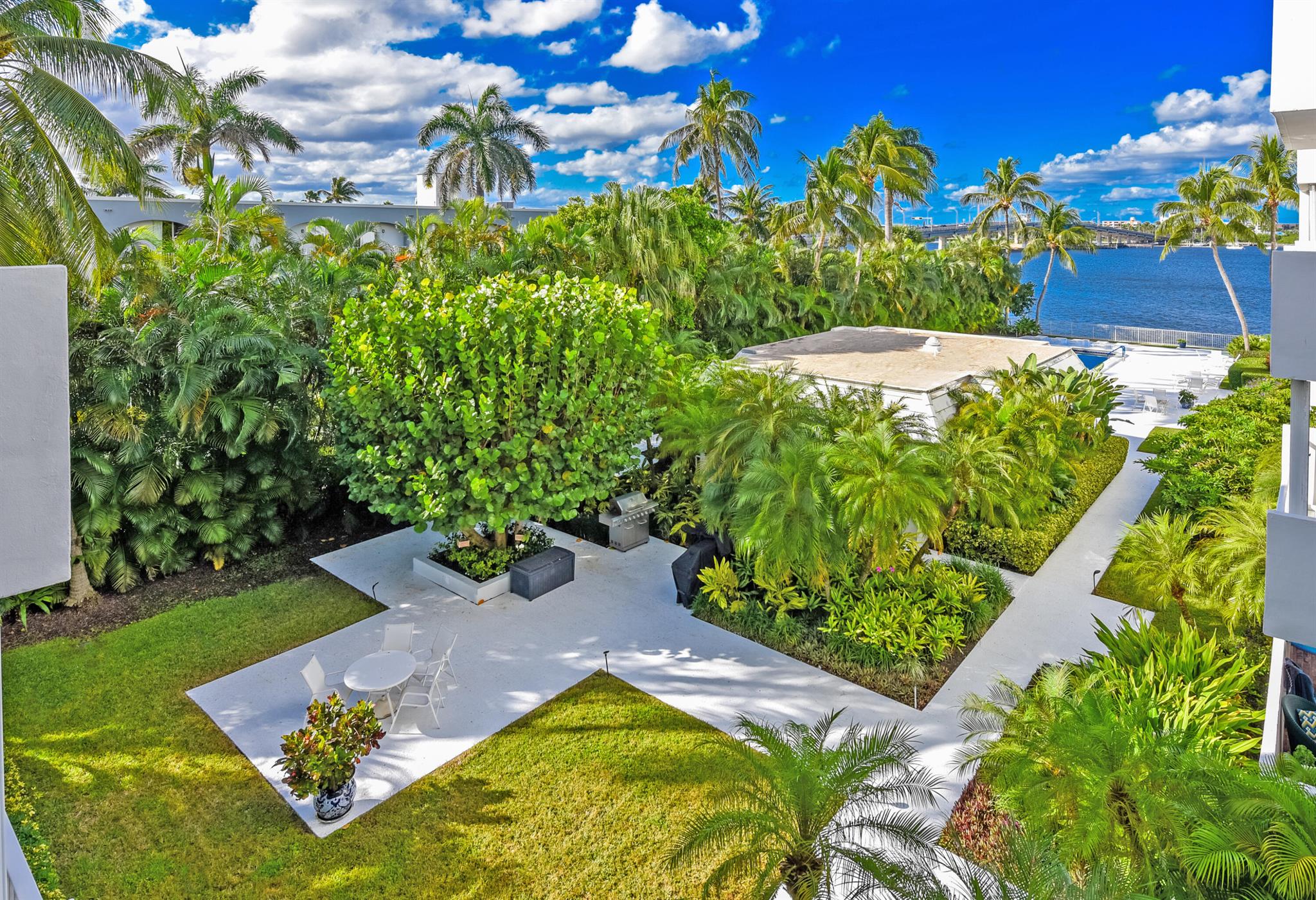 LA PALMA CONDOMINIUM - Residential