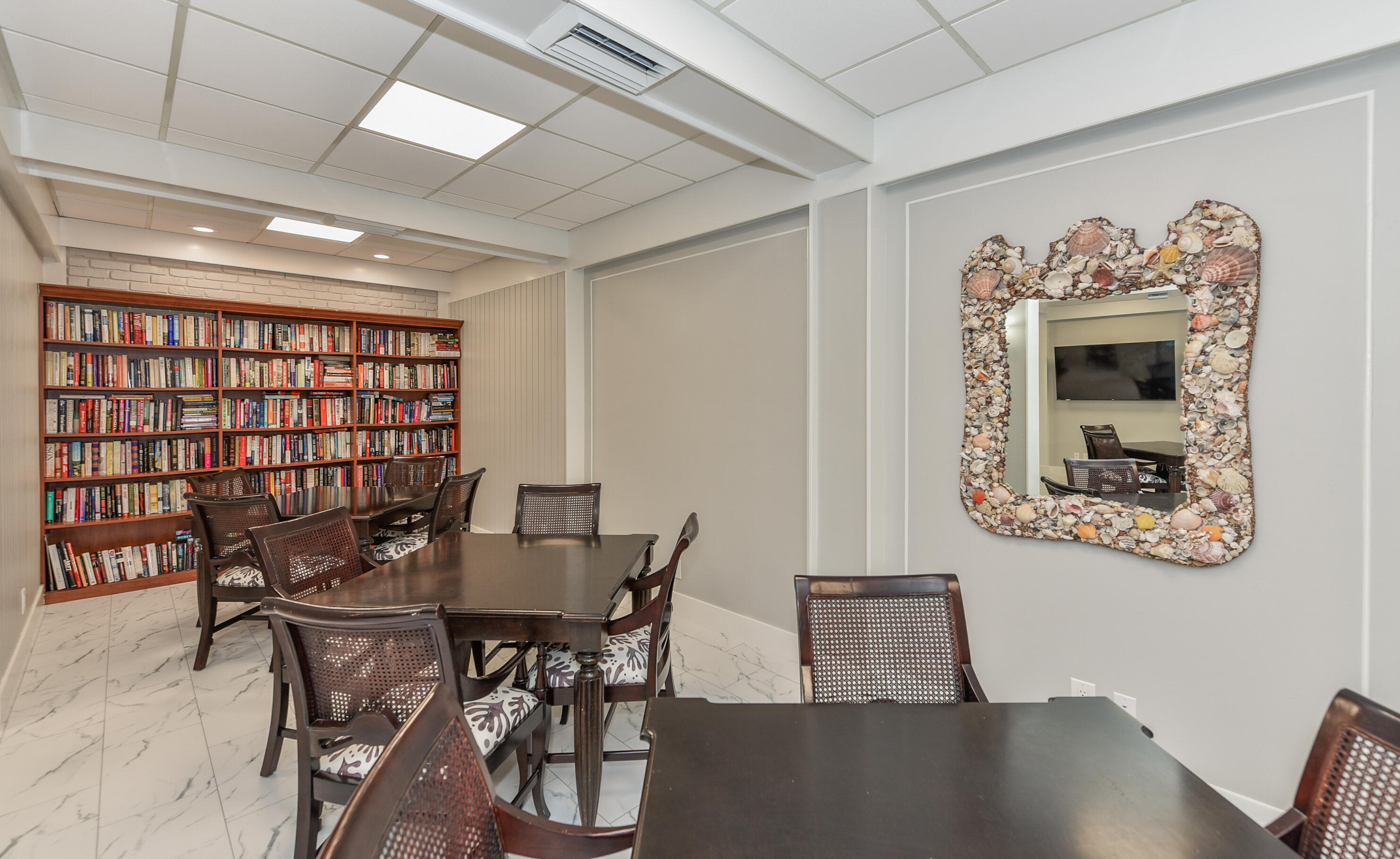 LA PALMA CONDOMINIUM - Residential