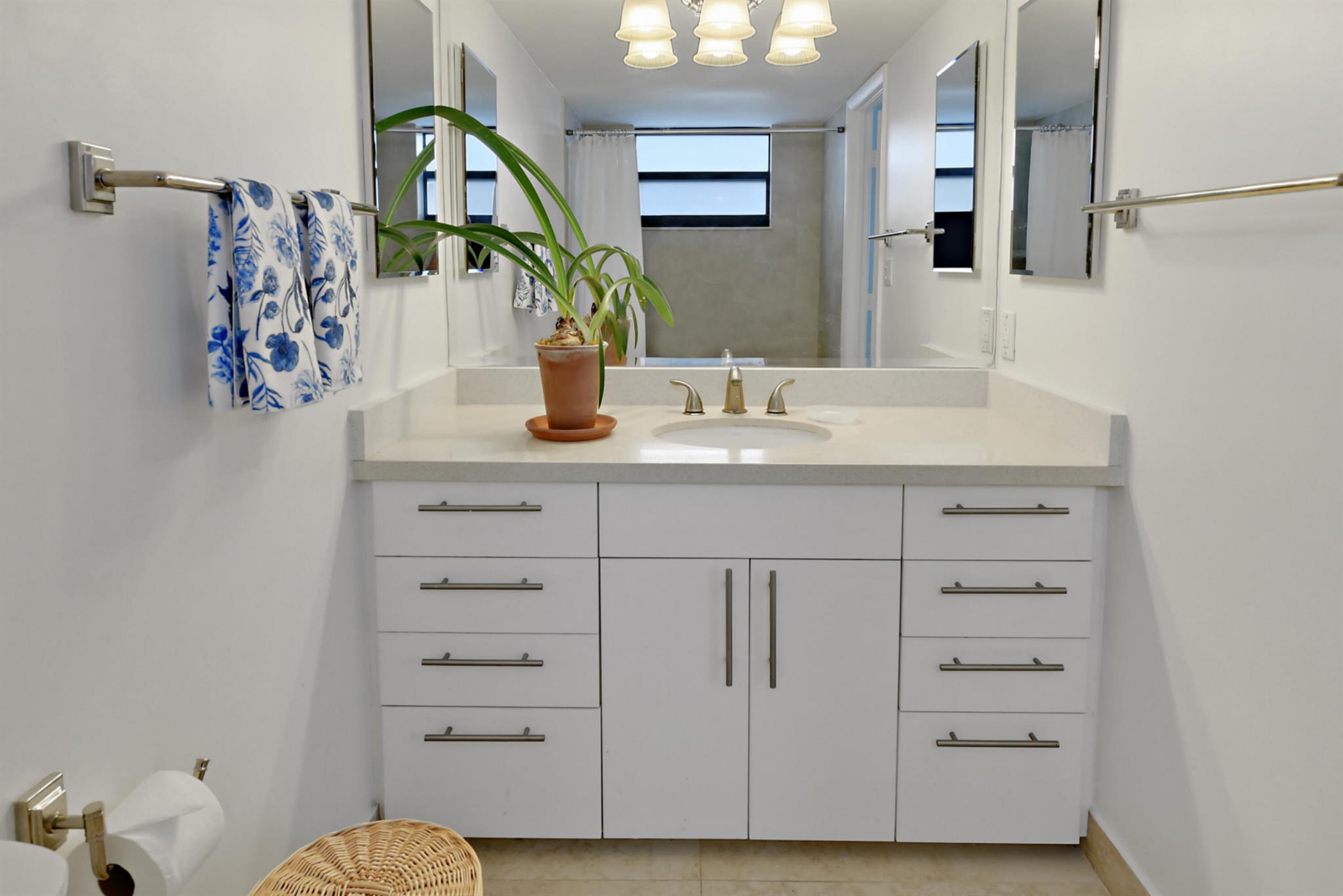 LA PALMA CONDOMINIUM - Residential