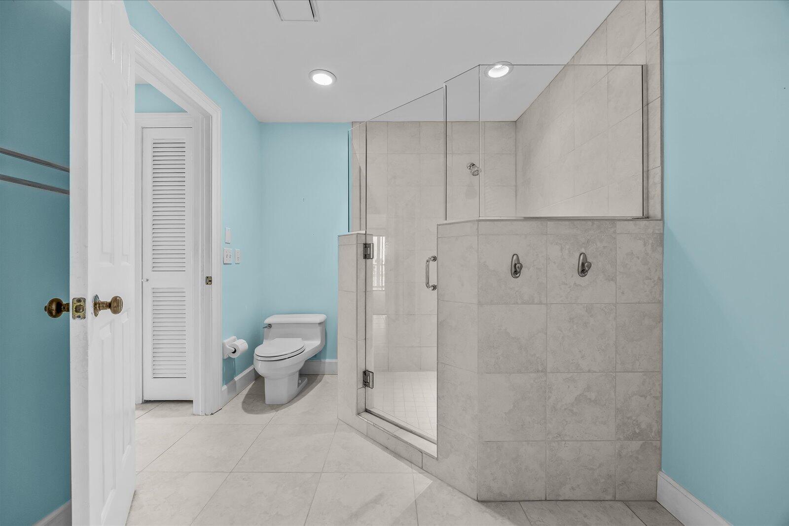 """POINTES #2 CONDO, THE""" - Residential