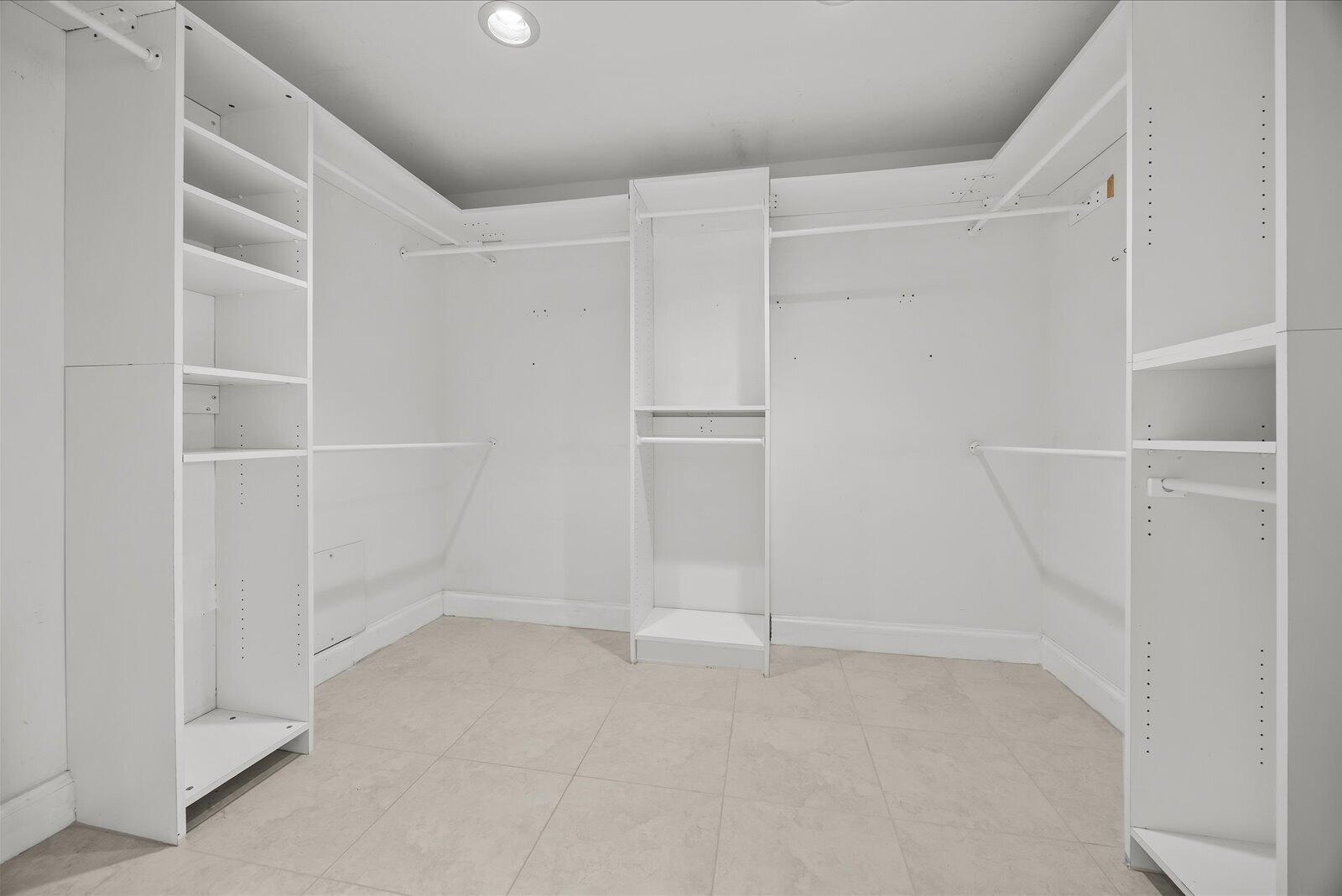 """POINTES #2 CONDO, THE""" - Residential