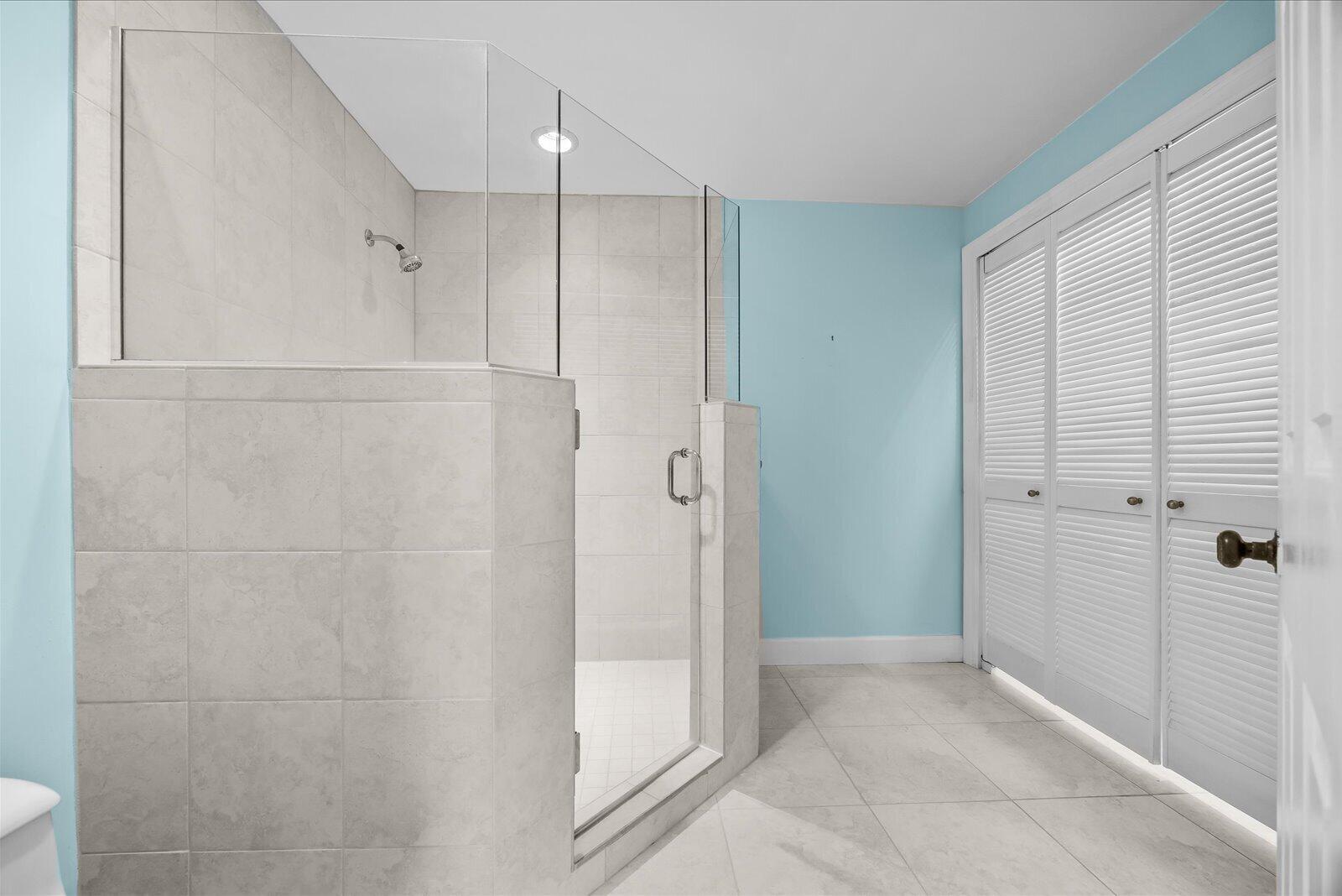 """POINTES #2 CONDO, THE""" - Residential