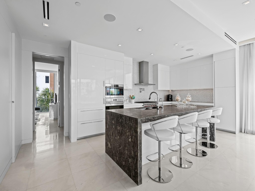 AquaMar Las Olas - Residential