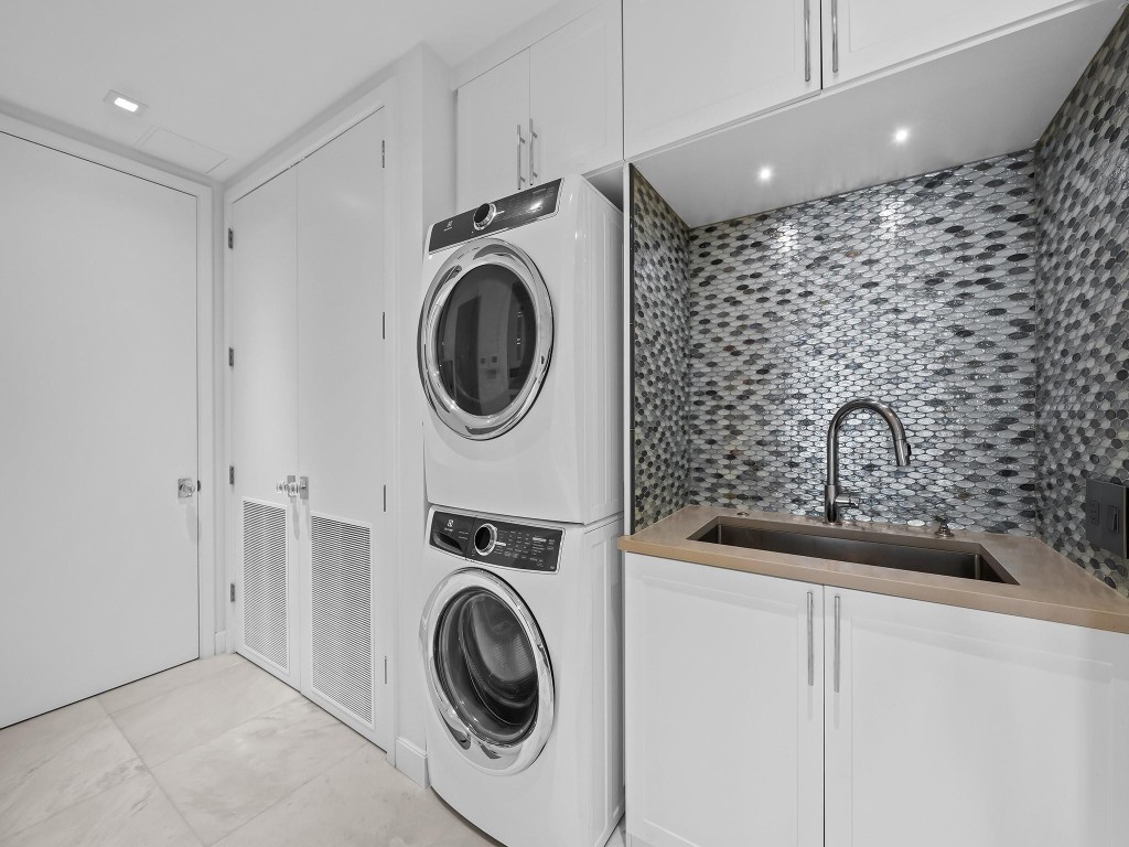 AquaMar Las Olas - Residential