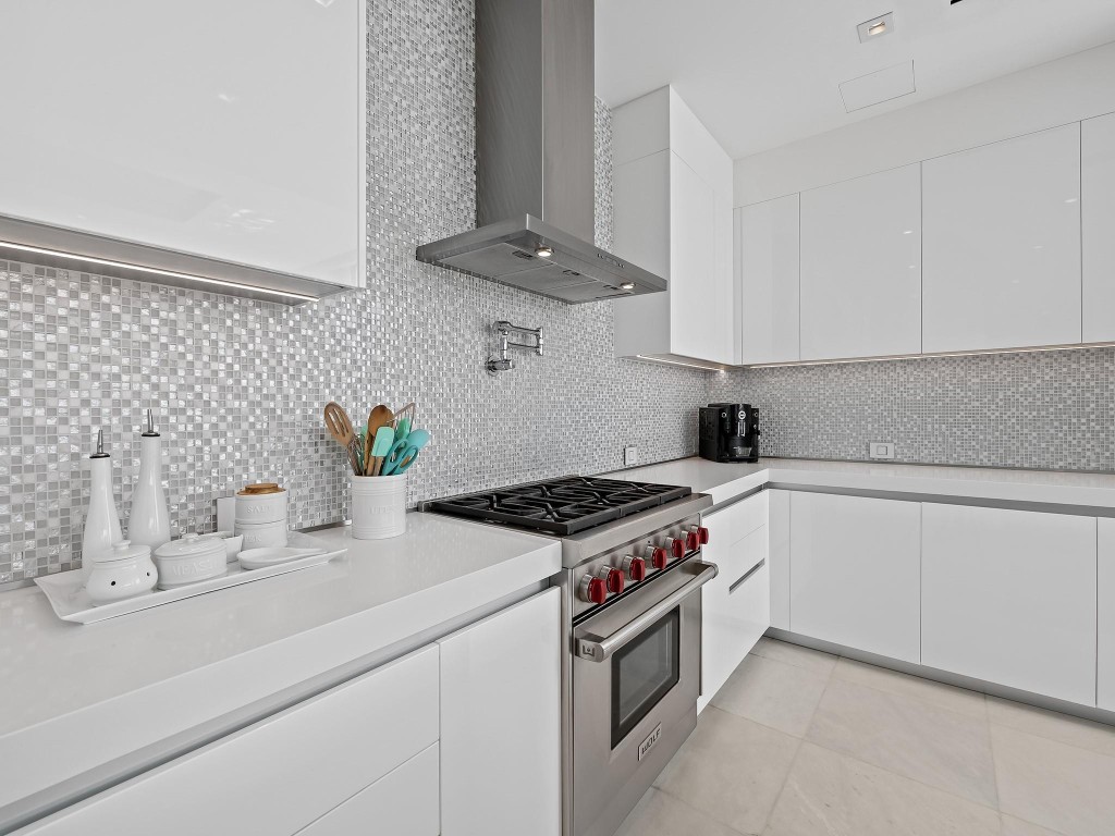 AquaMar Las Olas - Residential