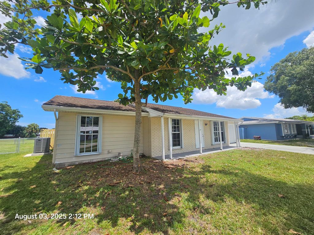 Photo of 329 NE Cullman Court, Port Saint Lucie, FL 34983 (MLS # R11112082)