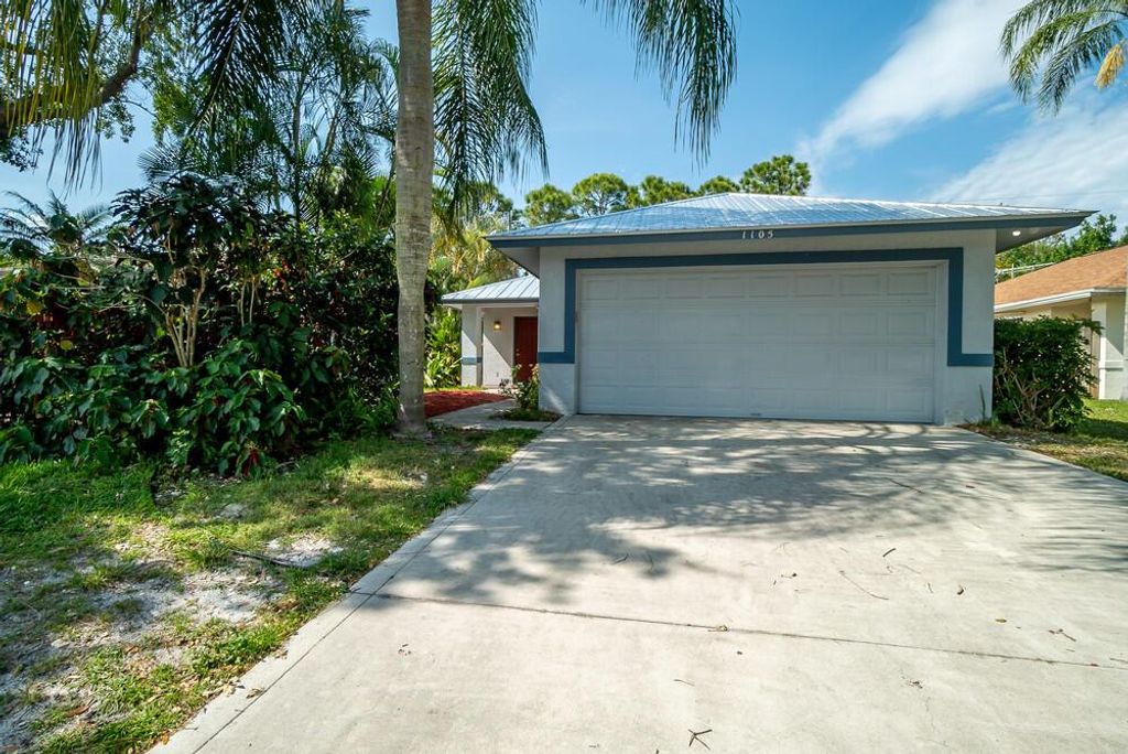 Photo of 1105 Cherokee St, Jupiter, FL 33458 (MLS # R10709990)
