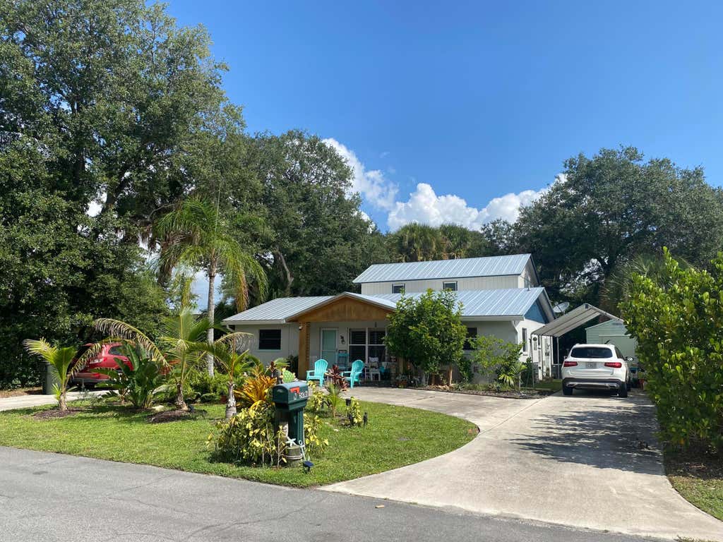 Photo of 506 SW N Riverpoint Drive, Stuart, FL 34994 (MLS # B26056697)