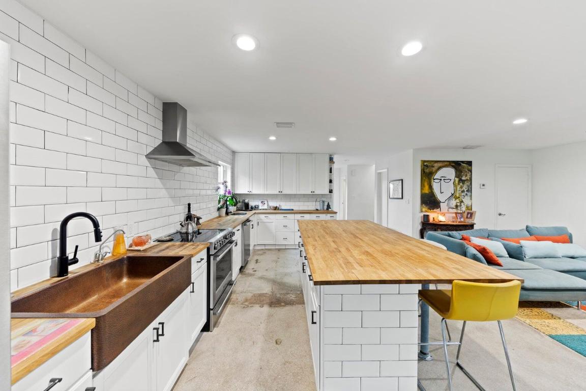 MARINELLO ESTATES/TROPIC ISLE - Residential