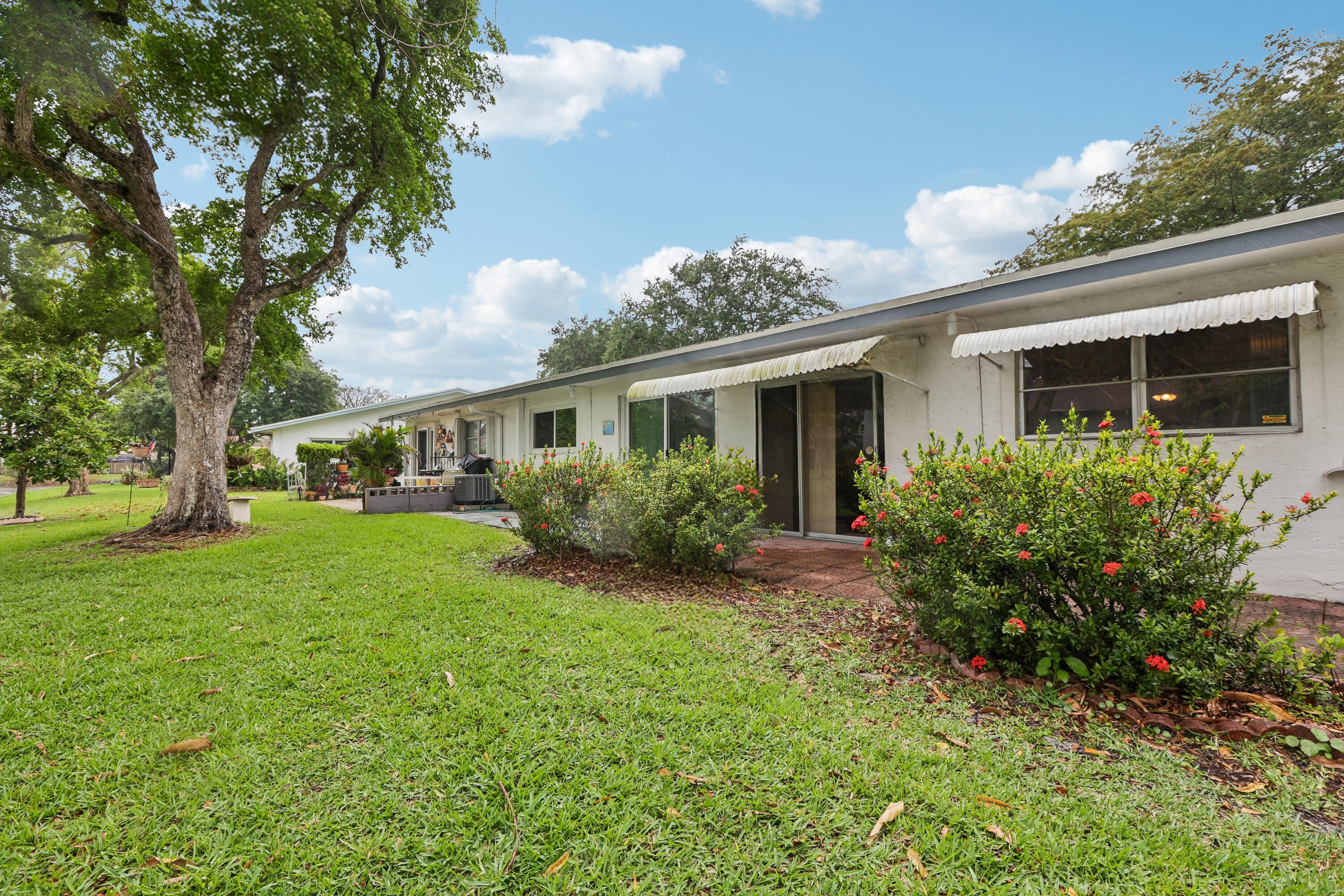 LAUDERDALE WEST CONDO NO VI - Residential