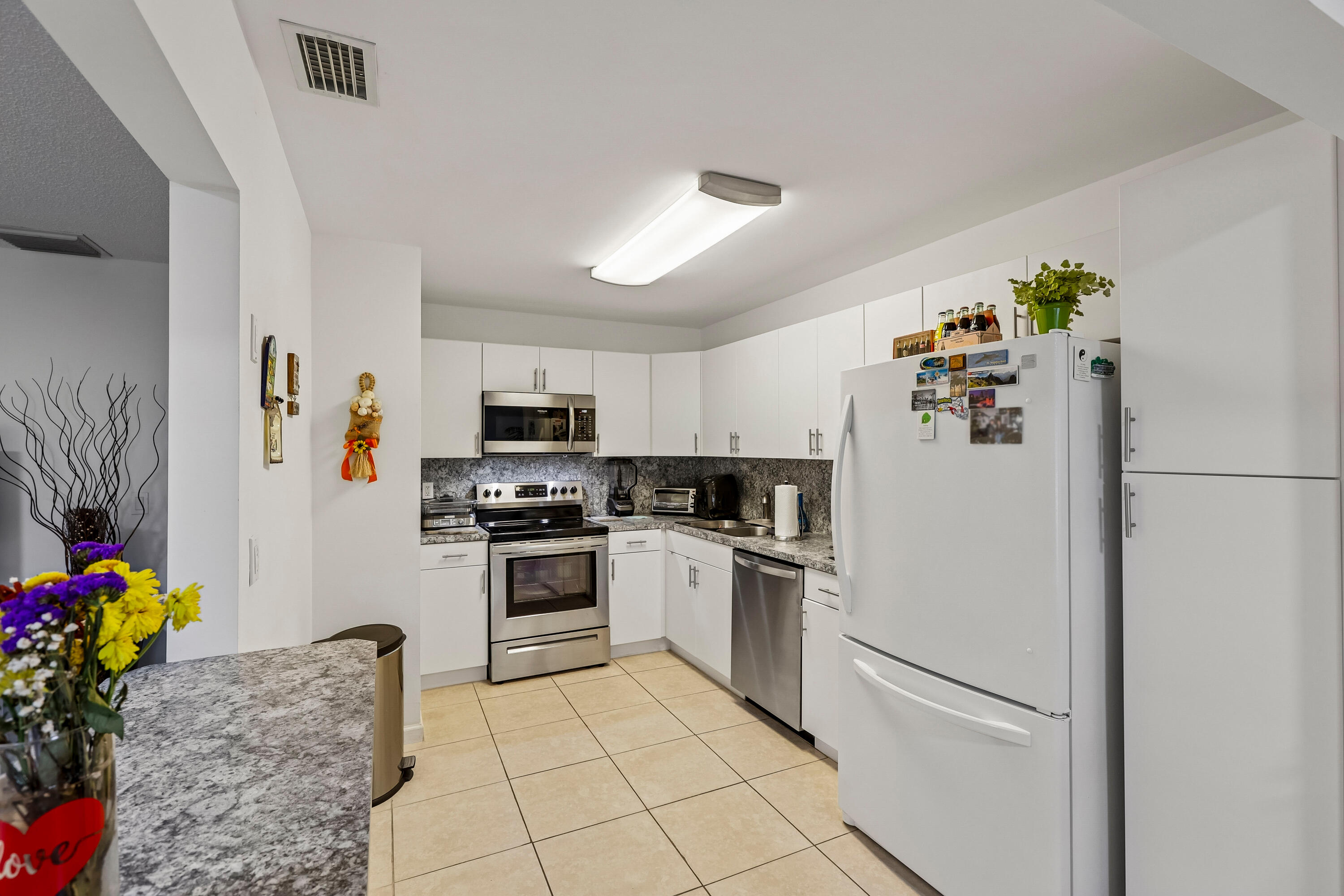 LAUDERDALE WEST CONDO NO VI - Residential