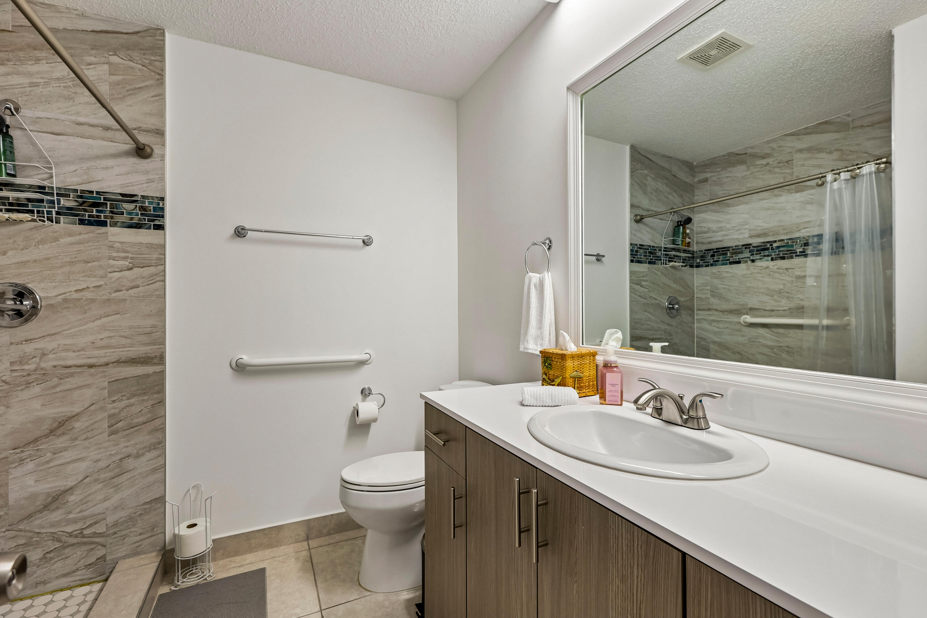 LAUDERDALE WEST CONDO NO VI - Residential