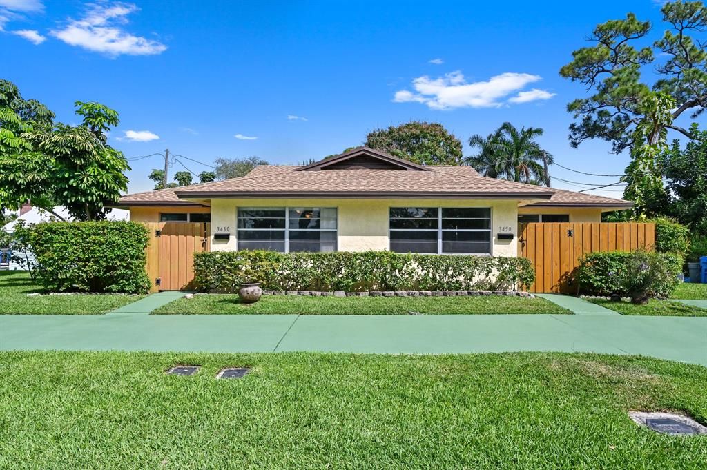 Photo of 3450 NE 13th Avenue, Oakland Park, FL 33334 (MLS # R10872202)