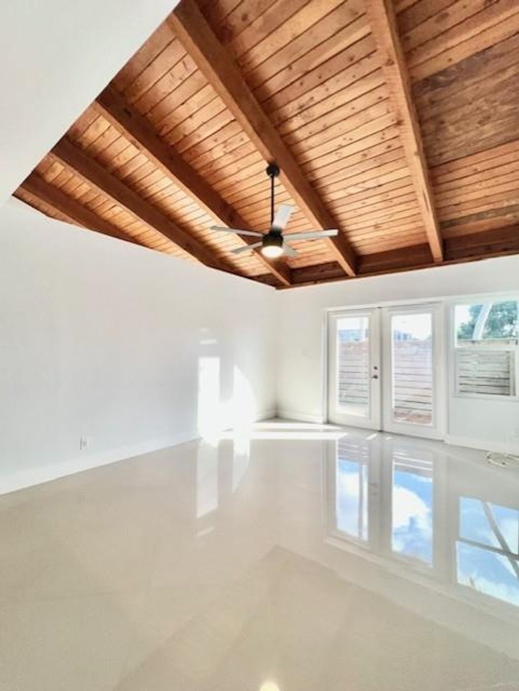 Photo of 410 SE 13th Street #5, Fort Lauderdale, FL 33316 (MLS # F10507621)