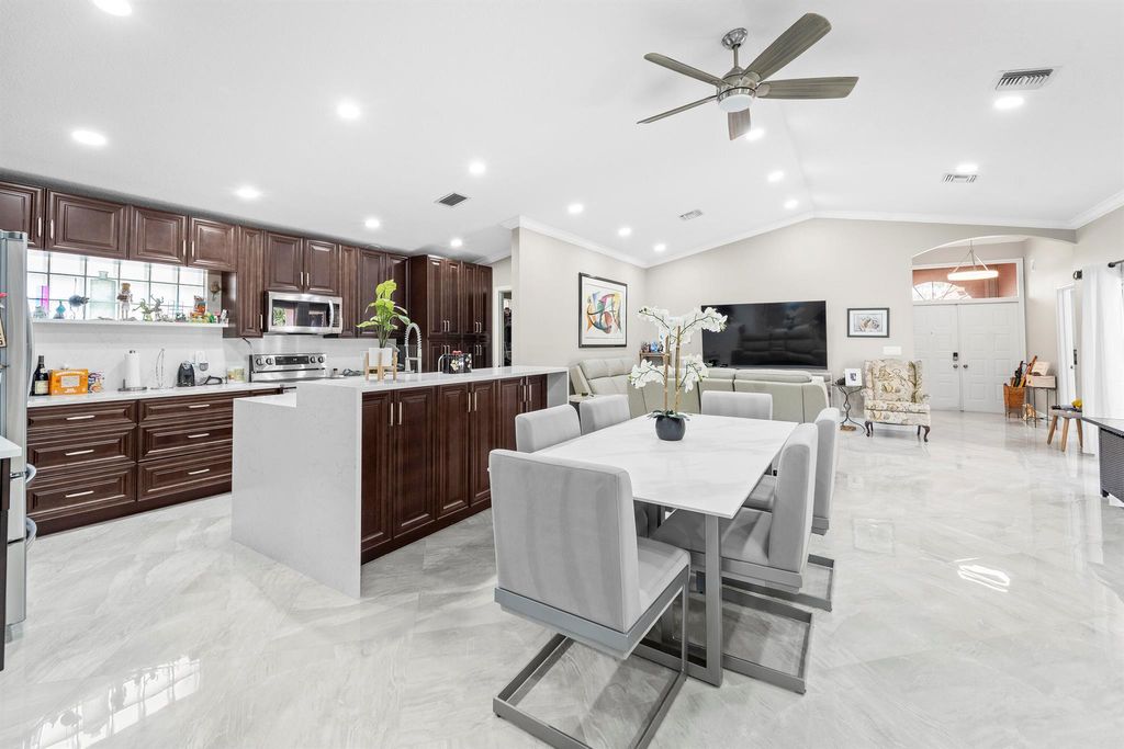 Photo of 9906 Harbour Lake Circle, Boynton Beach, FL 33437 (MLS # R11093549)