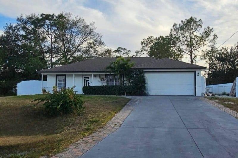 Beautiful and upgraded House in Lehigh Acres. 4?2 with pool