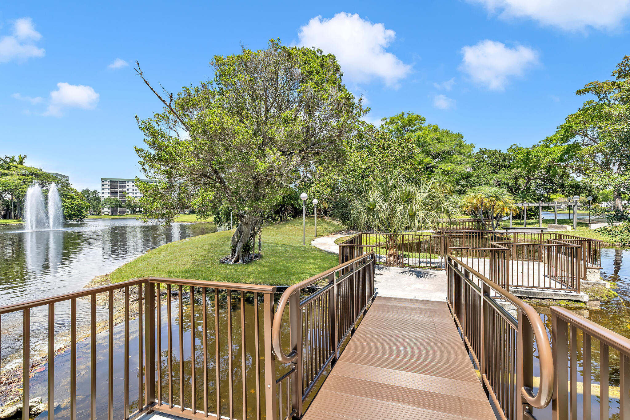 CYPRESS BEND CONDOMINIUM VI - Residential