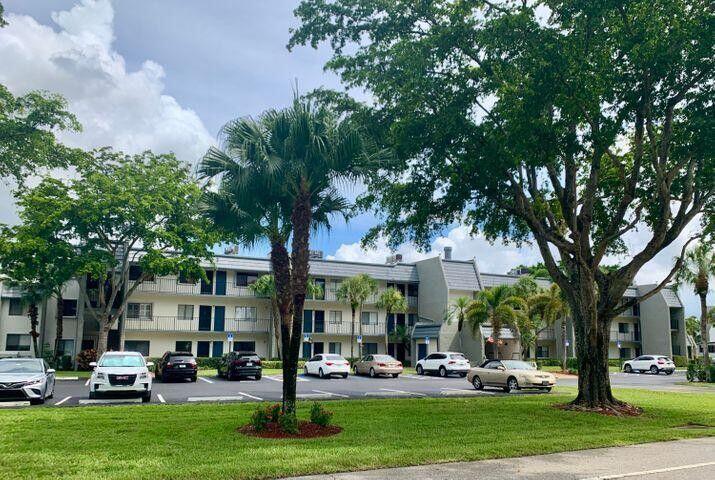 FOUNTAINS OF PALM BEACH C - Residential Lease