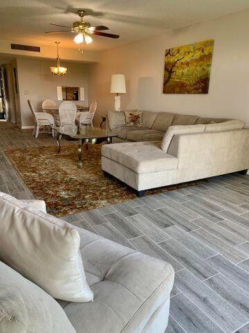 FOUNTAINS OF PALM BEACH C - Residential Lease