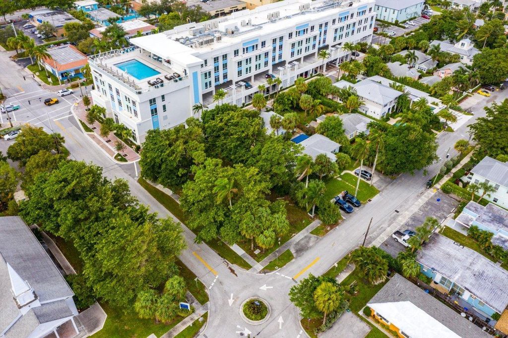 Photo of 146 SE 7th Avenue, Delray Beach, FL 33483 (MLS # R10952496)