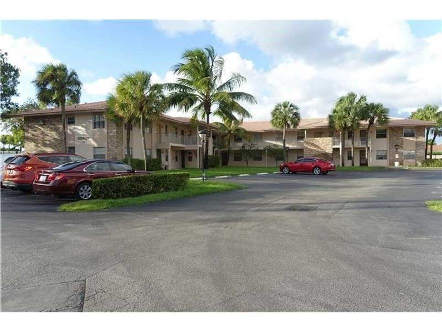 !BRAND NEW CONDITION,READY TO START A NEW LIFE!..: 3/2 condo, pretty complex in central Coral Springs, community POOL.  The unit has been COMPLETELY UPDATED with tile floors, new everything in the kitchen, and two new bathrooms.  WASHER/DRYER in unit.  Screened patio with storage closet and a backyard, too!!!  Convenient parking.  Water included in rent.