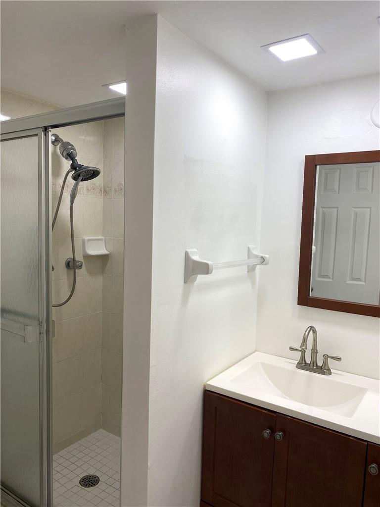 CORAL RIDGE EAST CONDO - Residential Lease