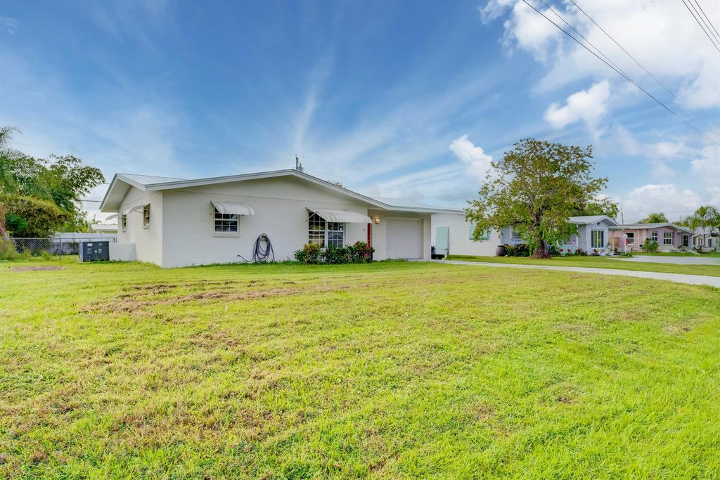 Photo of 618 Beach Avenue, Port Saint Lucie, FL 34952 (MLS # R10939024)