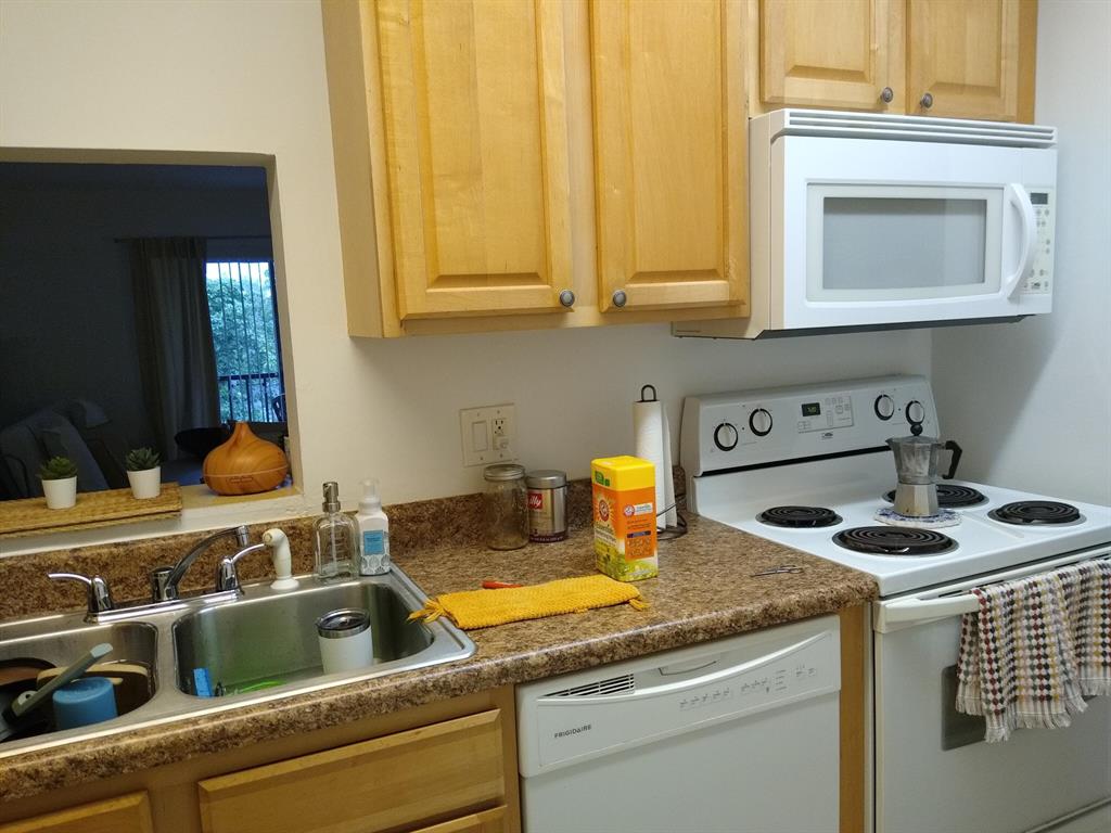 CASA DEL RIO CONDO - Residential