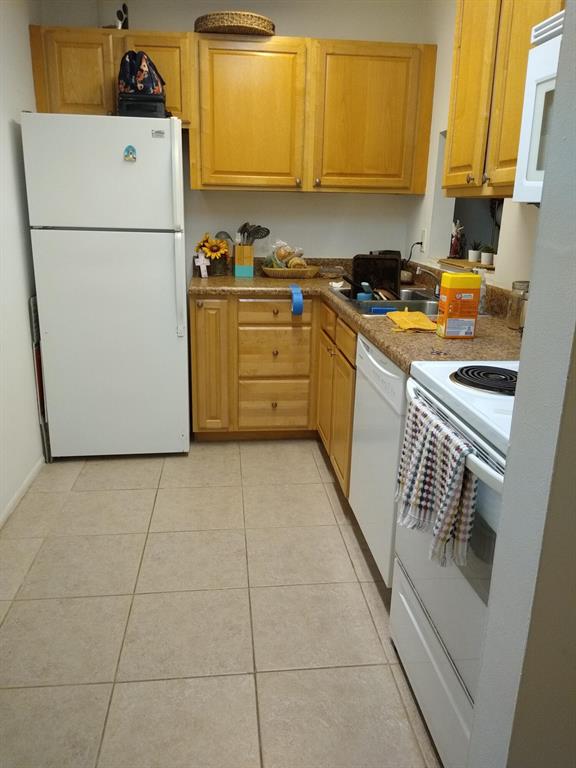 CASA DEL RIO CONDO - Residential