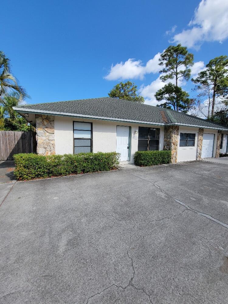 Spacious 3/2 with garage and a private patio, In the heart of Wellington! Quiet, safe neighborhood close to schools, shopping and more!