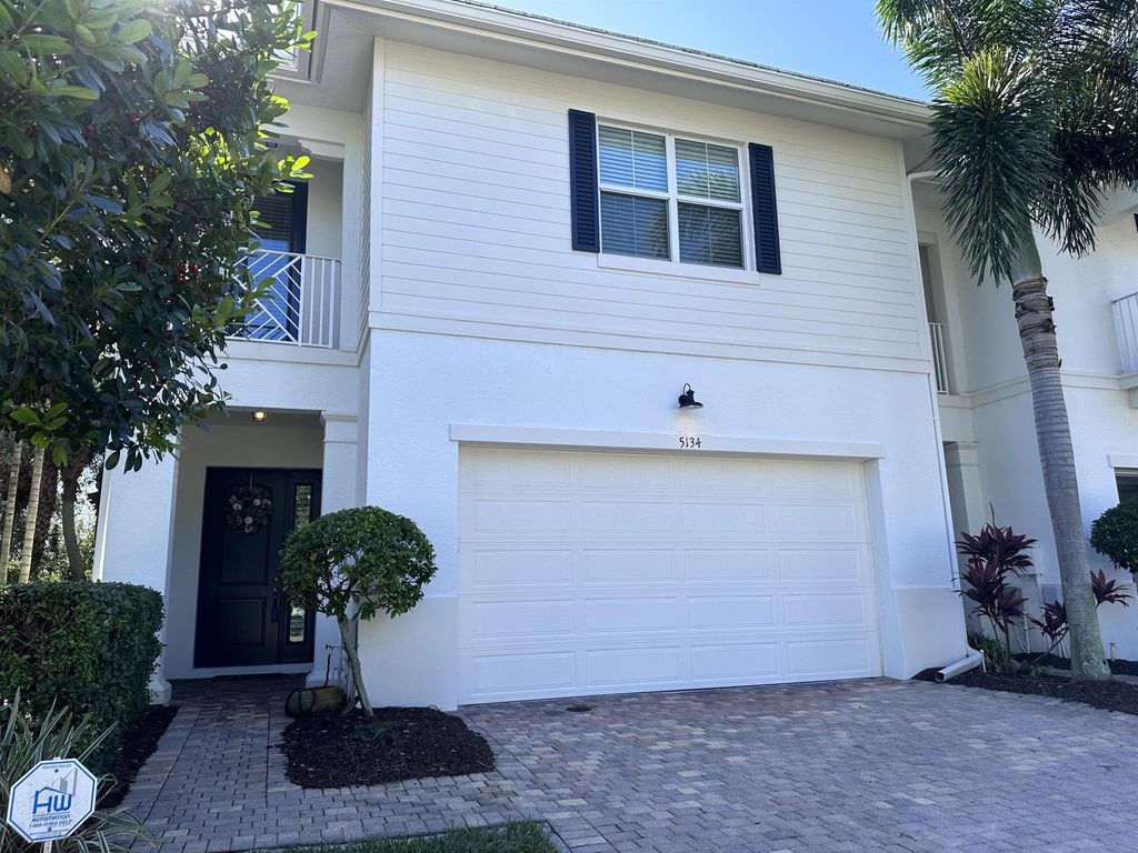 Photo of 5134 Hamilton Court, Palm Beach Gardens, FL 33418 (MLS # R11025851)