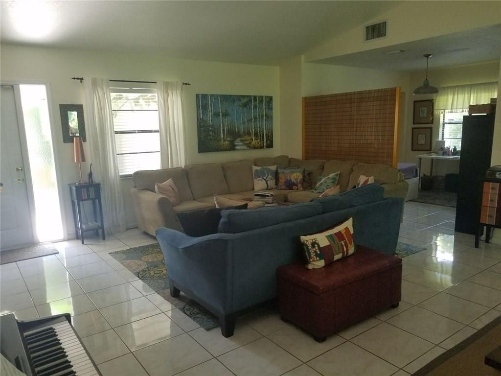 SPRING CIRCLE VILLAS - Residential