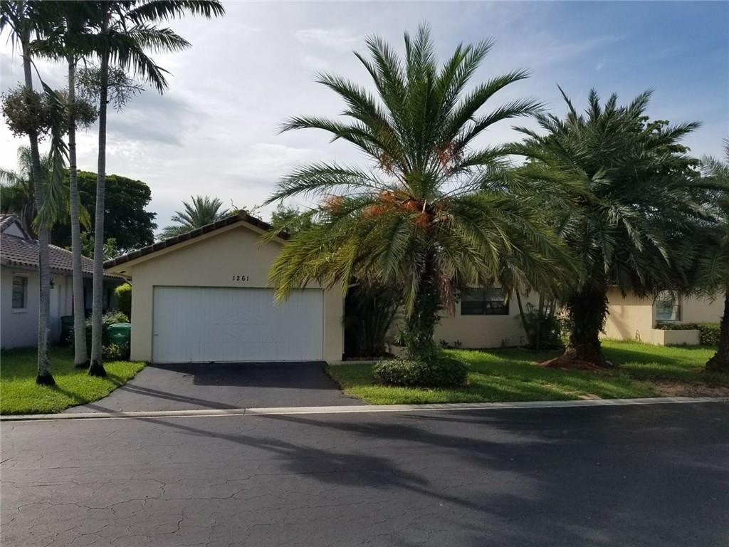 SPRING CIRCLE VILLAS - Residential